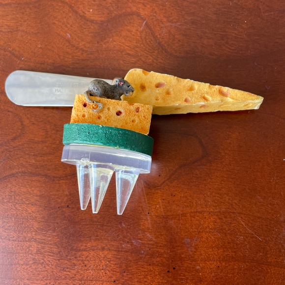 Vintage Green Flat wine Bottle Cheese Plates with Four Cheese Utensils. - Picture 6 of 10